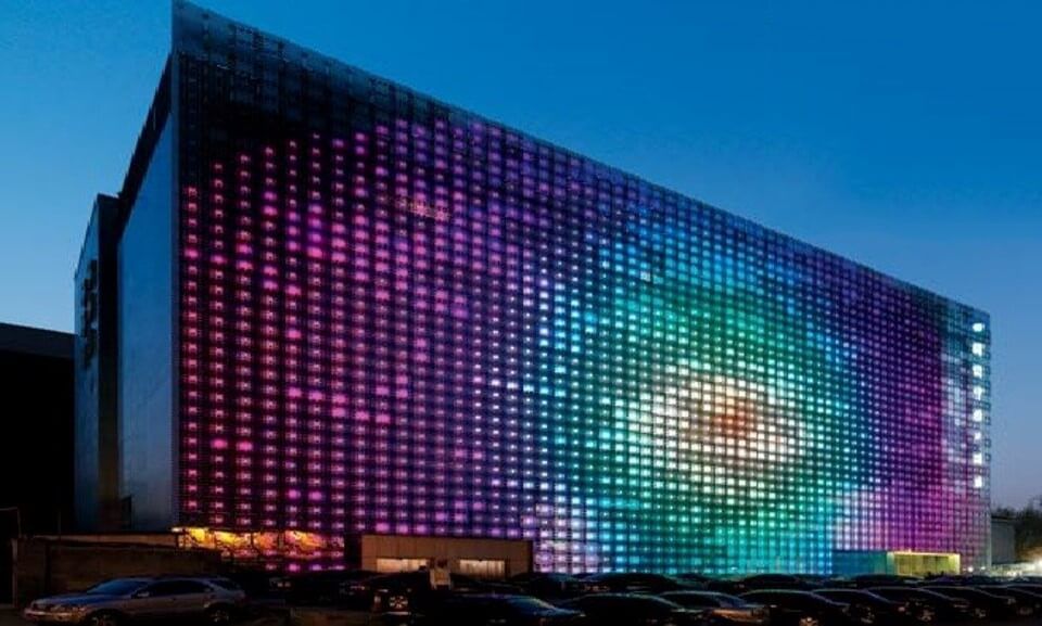 Khám phá màn hình quảng cáo LED lớn nhất thế giới | Màn trình diễn độc đáo
