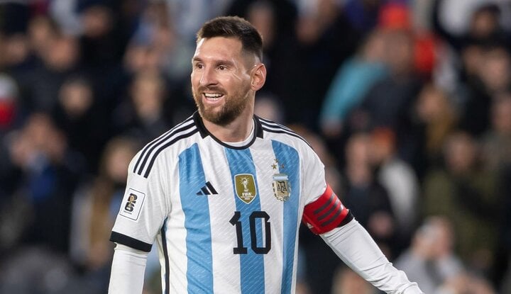 Lionel Messi kiếm được bao nhiêu tiền?